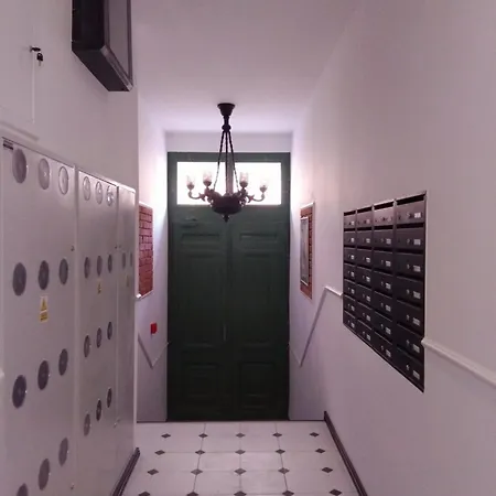 Klonowicza 18 *