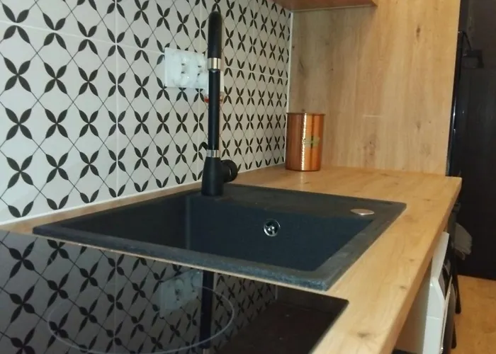 Klonowicza 18 Лешно